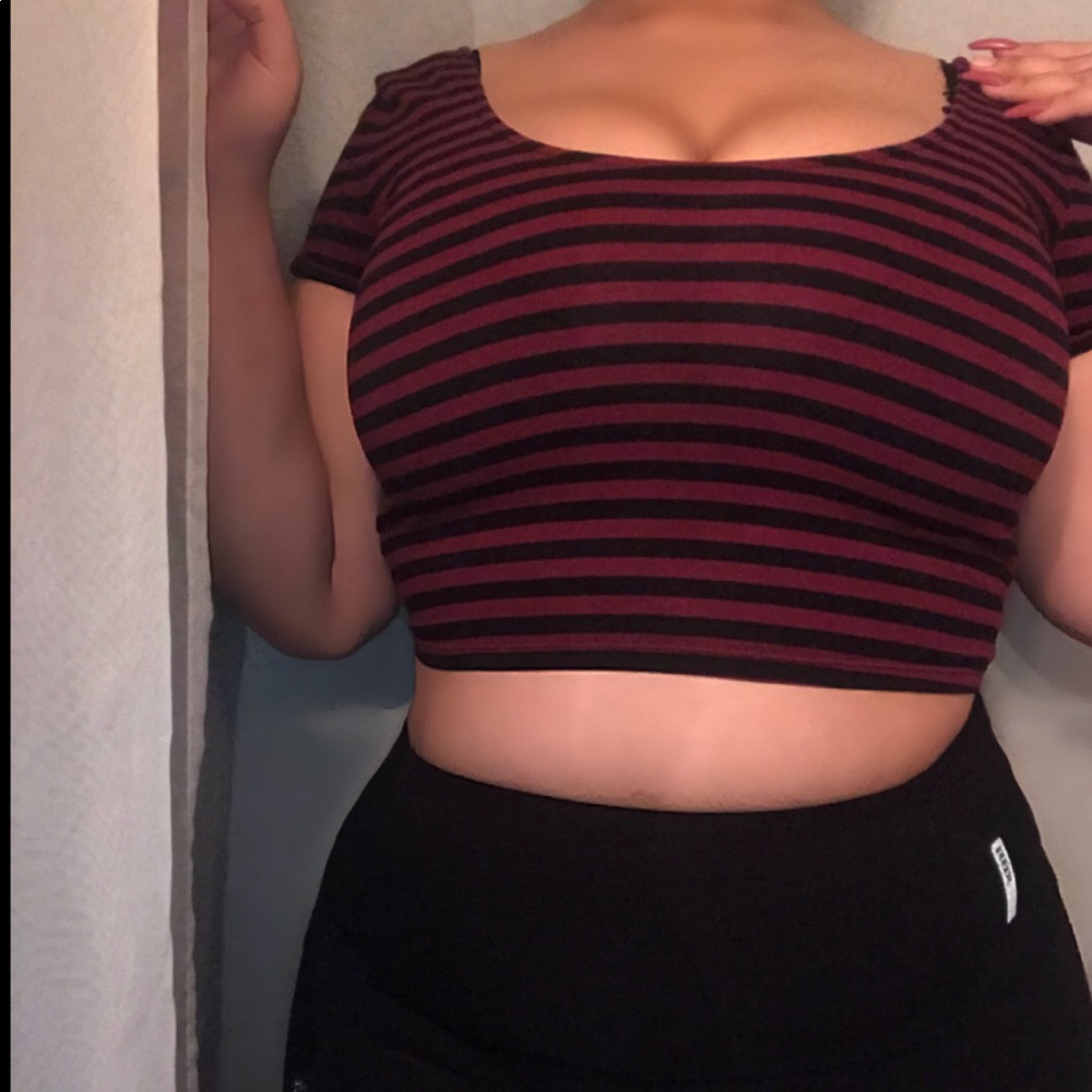 Black and burgundy crop top